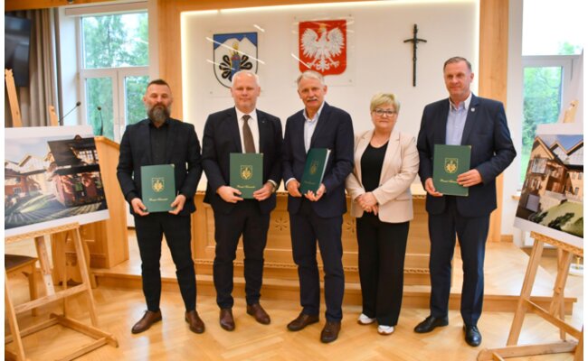 Zdjęcie artykułu pod tytułem Podpisanie umowy...
